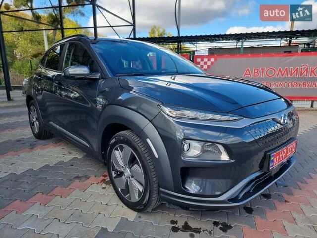 Серый Хендай Kona Electric, объемом двигателя 0 л и пробегом 42 тыс. км за 16200 $, фото 1 на Automoto.ua