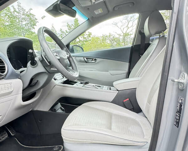 Серый Хендай Kona Electric, объемом двигателя 0 л и пробегом 135 тыс. км за 18999 $, фото 8 на Automoto.ua