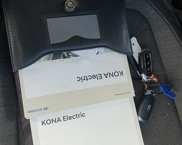 Серый Хендай Kona Electric, объемом двигателя 0 л и пробегом 135 тыс. км за 17100 $, фото 12 на Automoto.ua