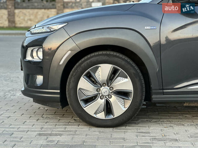 Серый Хендай Kona Electric, объемом двигателя 0 л и пробегом 159 тыс. км за 16900 $, фото 13 на Automoto.ua
