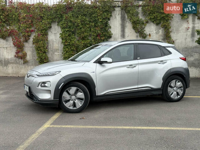 Серый Хендай Kona Electric, объемом двигателя 0 л и пробегом 26 тыс. км за 18850 $, фото 5 на Automoto.ua