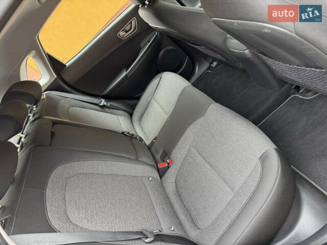 Серый Хендай Kona Electric, объемом двигателя 0 л и пробегом 106 тыс. км за 15999 $, фото 33 на Automoto.ua