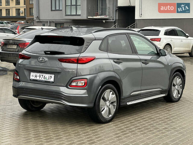 Серый Хендай Kona Electric, объемом двигателя 0 л и пробегом 158 тыс. км за 16300 $, фото 5 на Automoto.ua
