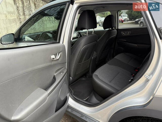 Серый Хендай Kona Electric, объемом двигателя 0 л и пробегом 26 тыс. км за 18850 $, фото 20 на Automoto.ua