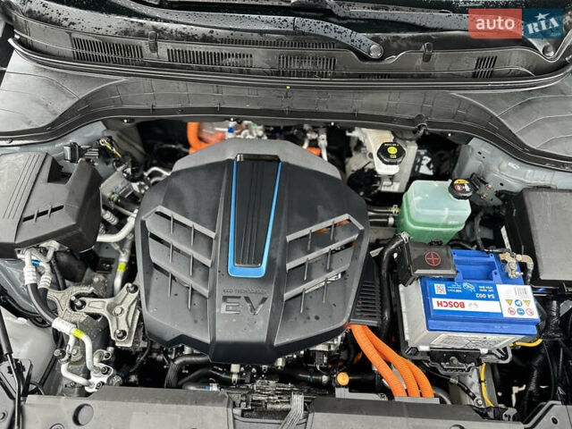 Серый Хендай Kona Electric, объемом двигателя 0 л и пробегом 158 тыс. км за 16300 $, фото 17 на Automoto.ua