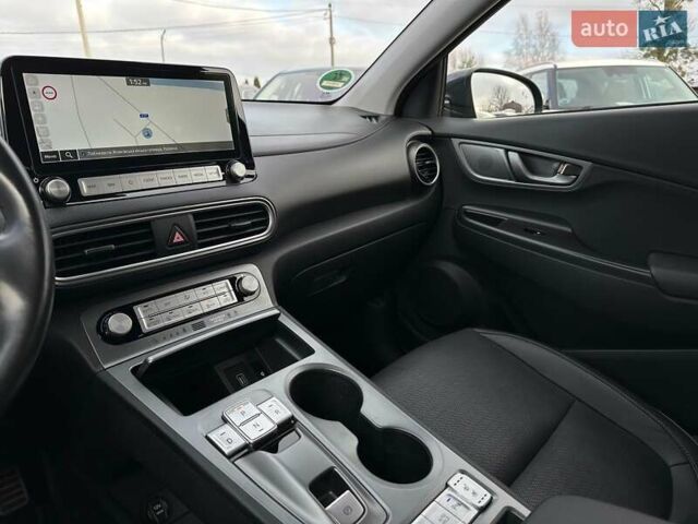 Сірий Хендай Kona Electric, об'ємом двигуна 0 л та пробігом 76 тис. км за 20500 $, фото 74 на Automoto.ua