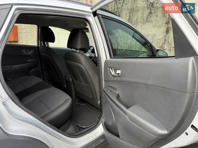 Серый Хендай Kona Electric, объемом двигателя 0 л и пробегом 26 тыс. км за 18850 $, фото 32 на Automoto.ua