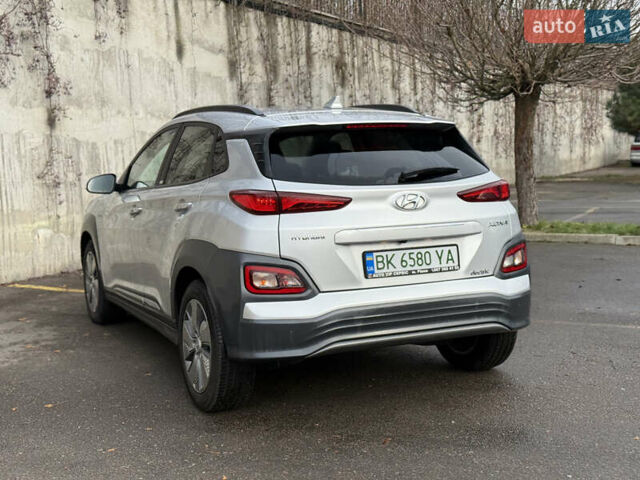 Серый Хендай Kona Electric, объемом двигателя 0 л и пробегом 26 тыс. км за 18850 $, фото 11 на Automoto.ua