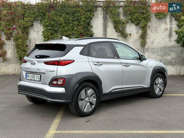 Серый Хендай Kona Electric, объемом двигателя 0 л и пробегом 26 тыс. км за 18850 $, фото 19 на Automoto.ua