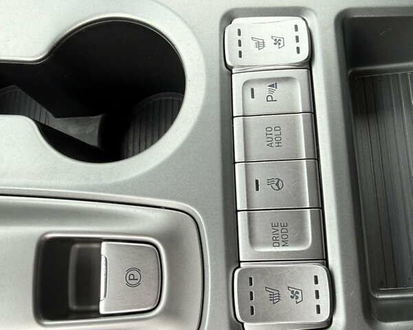 Серый Хендай Kona Electric, объемом двигателя 0 л и пробегом 52 тыс. км за 19000 $, фото 20 на Automoto.ua