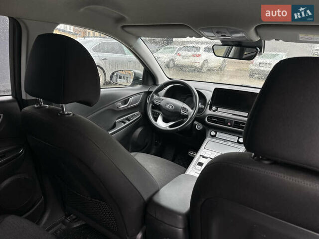 Серый Хендай Kona Electric, объемом двигателя 0 л и пробегом 158 тыс. км за 16300 $, фото 25 на Automoto.ua