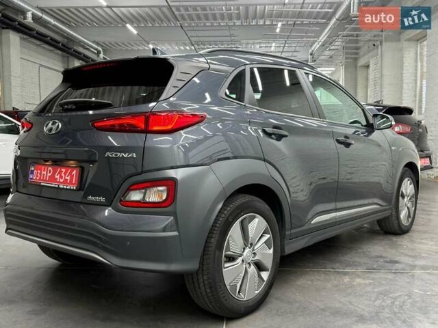 Сірий Хендай Kona Electric, об'ємом двигуна 0 л та пробігом 89 тис. км за 18340 $, фото 4 на Automoto.ua