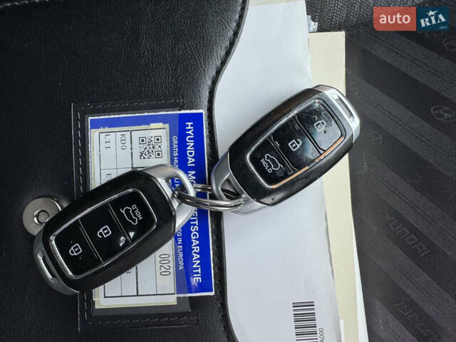 Серый Хендай Kona Electric, объемом двигателя 0 л и пробегом 106 тыс. км за 15999 $, фото 58 на Automoto.ua