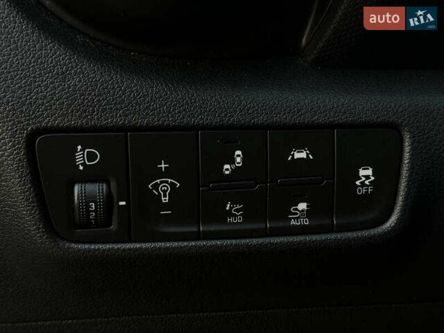 Серый Хендай Kona Electric, объемом двигателя 0 л и пробегом 159 тыс. км за 16900 $, фото 37 на Automoto.ua