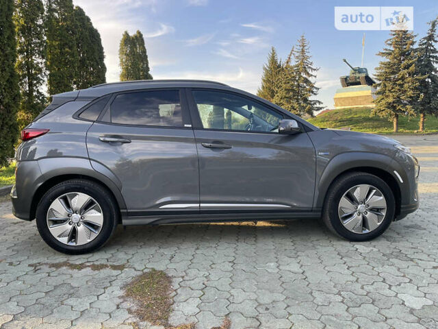 Серый Хендай Kona Electric, объемом двигателя 0 л и пробегом 25 тыс. км за 17999 $, фото 29 на Automoto.ua