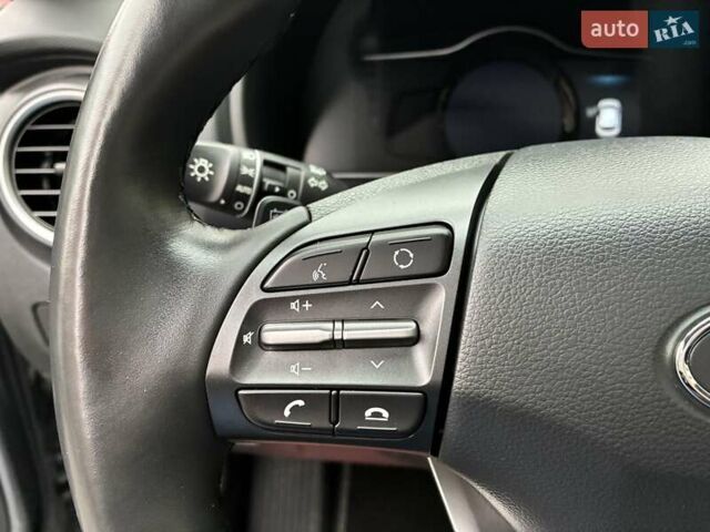 Серый Хендай Kona Electric, объемом двигателя 0 л и пробегом 78 тыс. км за 19500 $, фото 83 на Automoto.ua