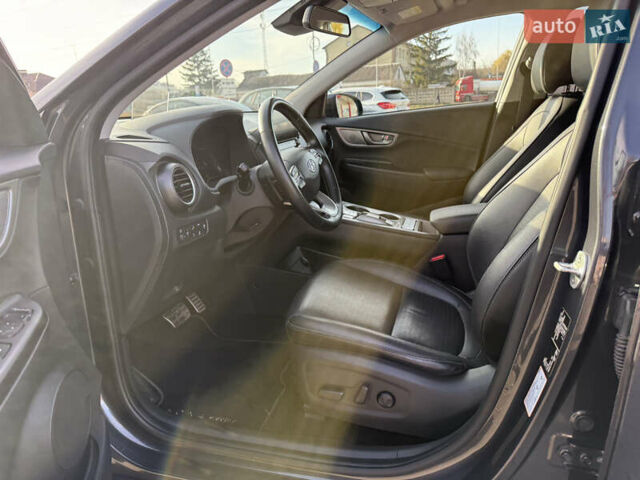 Серый Хендай Kona Electric, объемом двигателя 0 л и пробегом 69 тыс. км за 19300 $, фото 14 на Automoto.ua