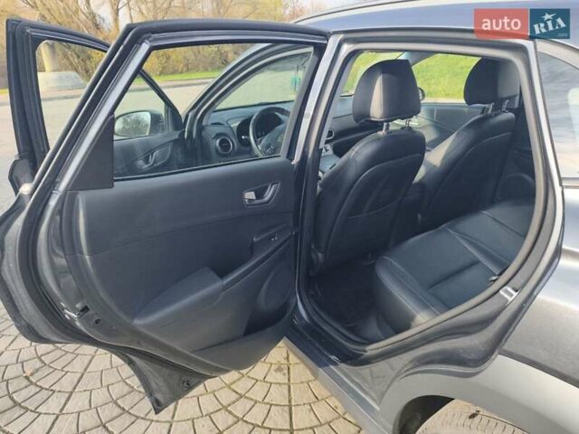 Серый Хендай Kona Electric, объемом двигателя 0 л и пробегом 122 тыс. км за 16550 $, фото 11 на Automoto.ua