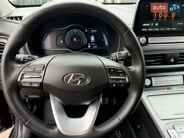 Серый Хендай Kona Electric, объемом двигателя 0 л и пробегом 52 тыс. км за 19000 $, фото 24 на Automoto.ua
