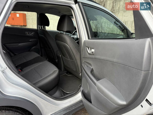 Серый Хендай Kona Electric, объемом двигателя 0 л и пробегом 26 тыс. км за 18850 $, фото 33 на Automoto.ua