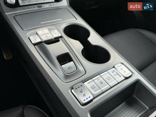 Серый Хендай Kona Electric, объемом двигателя 0 л и пробегом 36 тыс. км за 20700 $, фото 73 на Automoto.ua