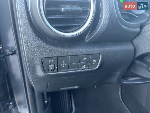 Серый Хендай Kona Electric, объемом двигателя 0 л и пробегом 31 тыс. км за 15450 $, фото 46 на Automoto.ua