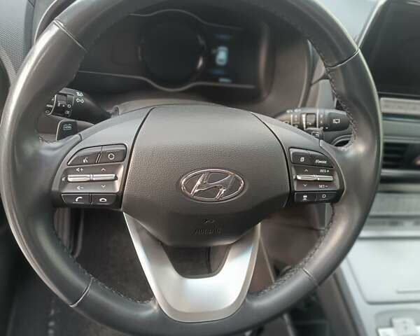 Серый Хендай Kona Electric, объемом двигателя 0 л и пробегом 80 тыс. км за 17300 $, фото 11 на Automoto.ua