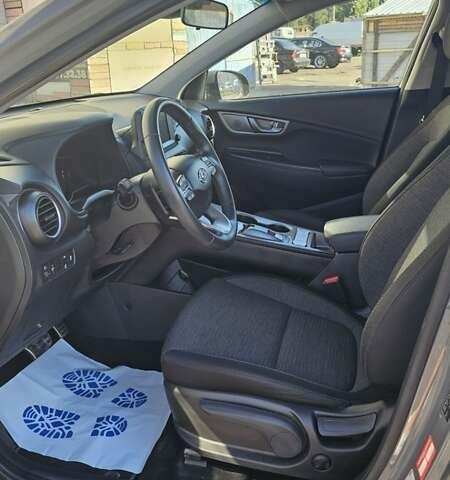 Серый Хендай Kona Electric, объемом двигателя 0 л и пробегом 39 тыс. км за 16900 $, фото 5 на Automoto.ua