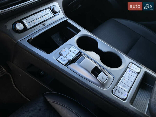 Серый Хендай Kona Electric, объемом двигателя 0 л и пробегом 69 тыс. км за 20400 $, фото 67 на Automoto.ua