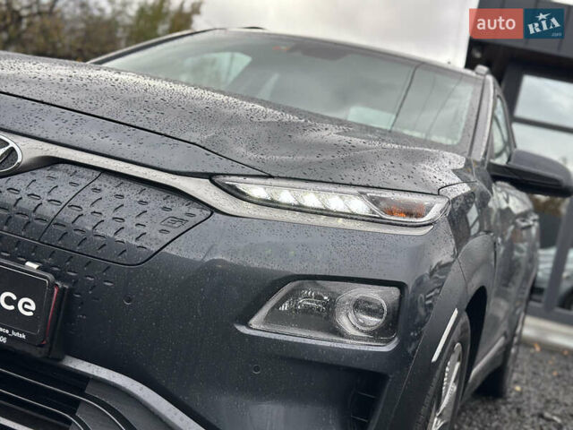 Серый Хендай Kona Electric, объемом двигателя 0 л и пробегом 167 тыс. км за 17700 $, фото 8 на Automoto.ua