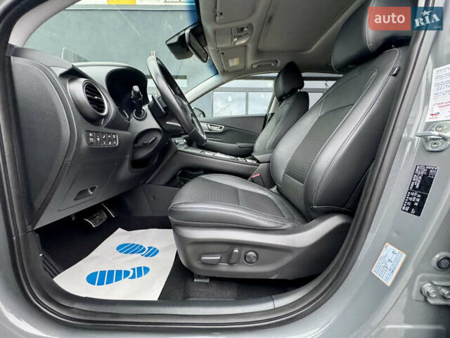 Сірий Хендай Kona Electric, об'ємом двигуна 0 л та пробігом 78 тис. км за 18900 $, фото 42 на Automoto.ua