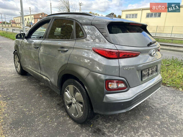 Серый Хендай Kona Electric, объемом двигателя 0 л и пробегом 69 тыс. км за 12600 $, фото 4 на Automoto.ua