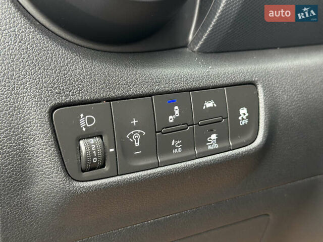 Серый Хендай Kona Electric, объемом двигателя 0 л и пробегом 167 тыс. км за 17700 $, фото 40 на Automoto.ua