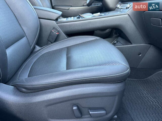 Серый Хендай Kona Electric, объемом двигателя 0 л и пробегом 109 тыс. км за 18450 $, фото 43 на Automoto.ua