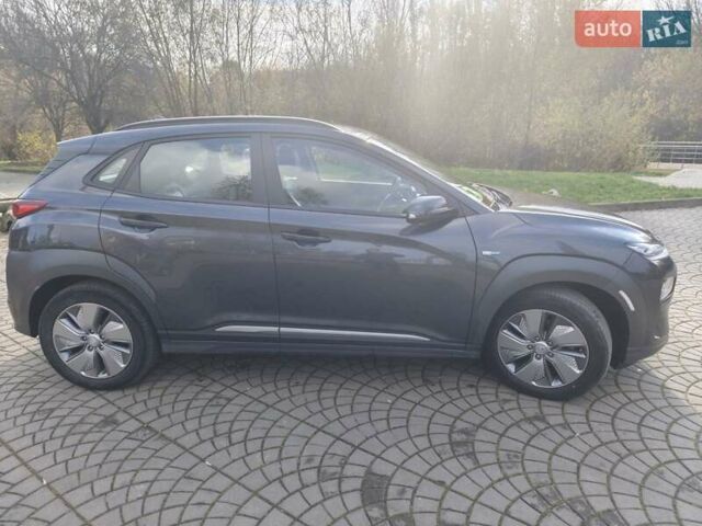 Серый Хендай Kona Electric, объемом двигателя 0 л и пробегом 122 тыс. км за 16550 $, фото 8 на Automoto.ua