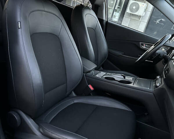 Серый Хендай Kona Electric, объемом двигателя 0 л и пробегом 159 тыс. км за 16900 $, фото 50 на Automoto.ua