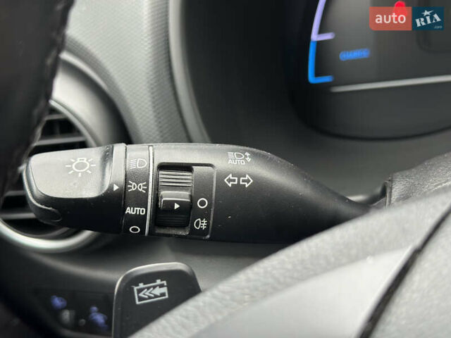 Серый Хендай Kona Electric, объемом двигателя 0 л и пробегом 167 тыс. км за 17700 $, фото 35 на Automoto.ua