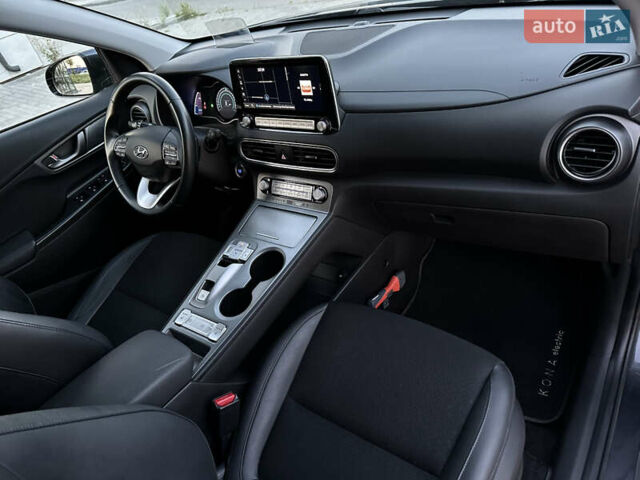 Серый Хендай Kona Electric, объемом двигателя 0 л и пробегом 159 тыс. км за 16900 $, фото 51 на Automoto.ua