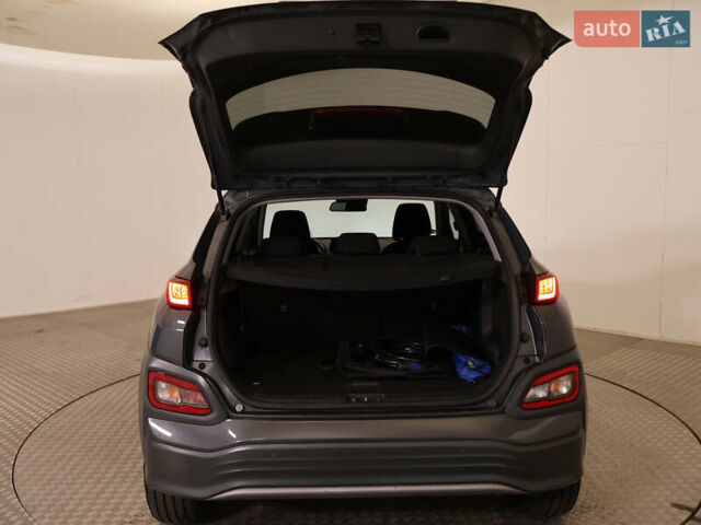 Серый Хендай Kona Electric, объемом двигателя 0 л и пробегом 155 тыс. км за 17400 $, фото 8 на Automoto.ua