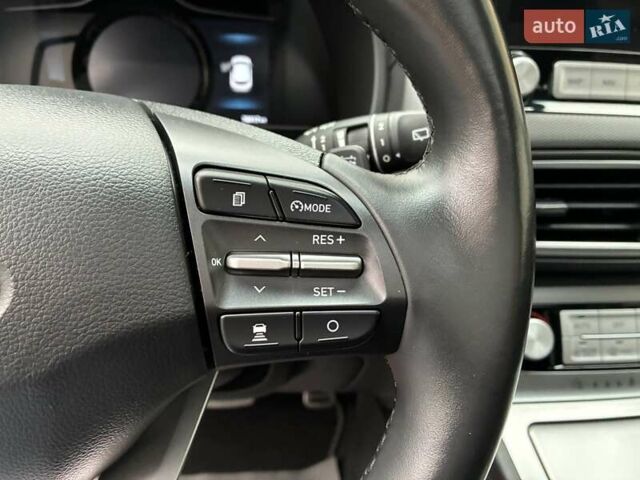 Серый Хендай Kona Electric, объемом двигателя 0 л и пробегом 78 тыс. км за 19500 $, фото 82 на Automoto.ua