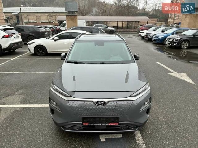 Серый Хендай Kona Electric, объемом двигателя 0 л и пробегом 78 тыс. км за 19500 $, фото 1 на Automoto.ua