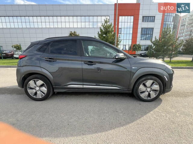Сірий Хендай Kona Electric, об'ємом двигуна 0 л та пробігом 117 тис. км за 18900 $, фото 2 на Automoto.ua