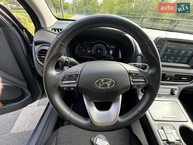 Сірий Хендай Kona Electric, об'ємом двигуна 0 л та пробігом 19 тис. км за 16000 $, фото 17 на Automoto.ua