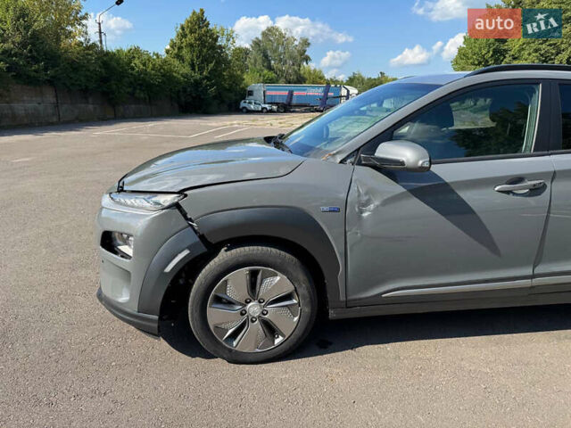 Серый Хендай Kona Electric, объемом двигателя 0 л и пробегом 44 тыс. км за 13400 $, фото 2 на Automoto.ua