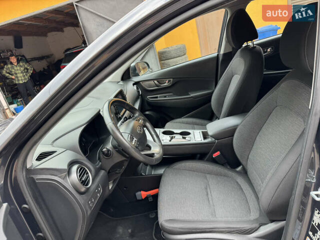 Серый Хендай Kona Electric, объемом двигателя 0 л и пробегом 106 тыс. км за 15999 $, фото 13 на Automoto.ua