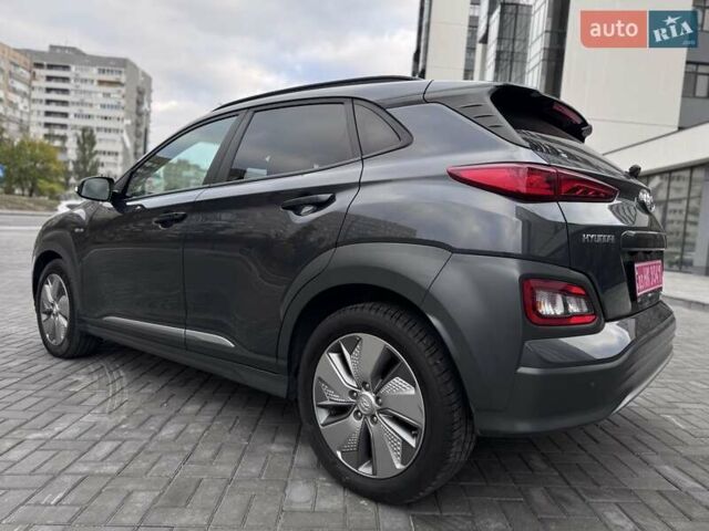 Сірий Хендай Kona Electric, об'ємом двигуна 0 л та пробігом 88 тис. км за 18700 $, фото 13 на Automoto.ua