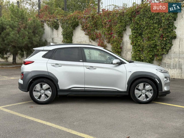 Серый Хендай Kona Electric, объемом двигателя 0 л и пробегом 26 тыс. км за 18850 $, фото 18 на Automoto.ua