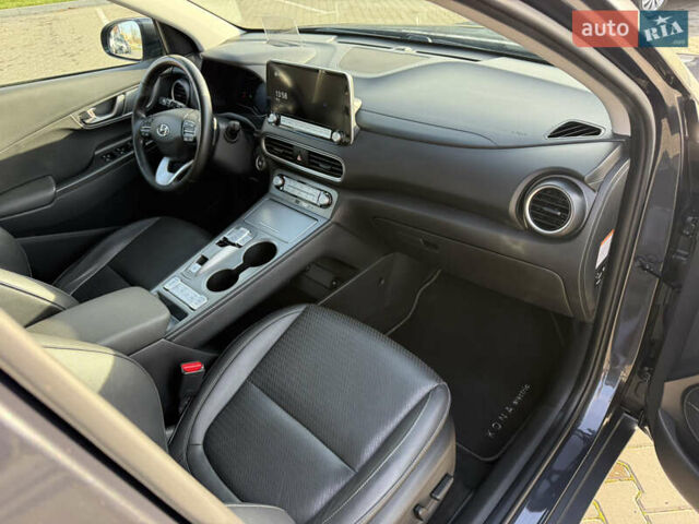 Серый Хендай Kona Electric, объемом двигателя 0 л и пробегом 69 тыс. км за 19300 $, фото 15 на Automoto.ua