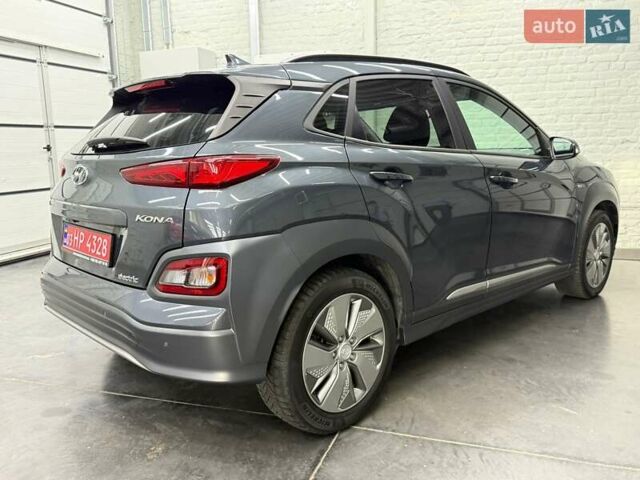 Сірий Хендай Kona Electric, об'ємом двигуна 0 л та пробігом 95 тис. км за 18974 $, фото 4 на Automoto.ua