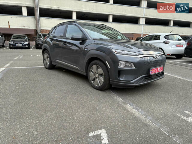 Серый Хендай Kona Electric, объемом двигателя 0 л и пробегом 117 тыс. км за 18800 $, фото 3 на Automoto.ua